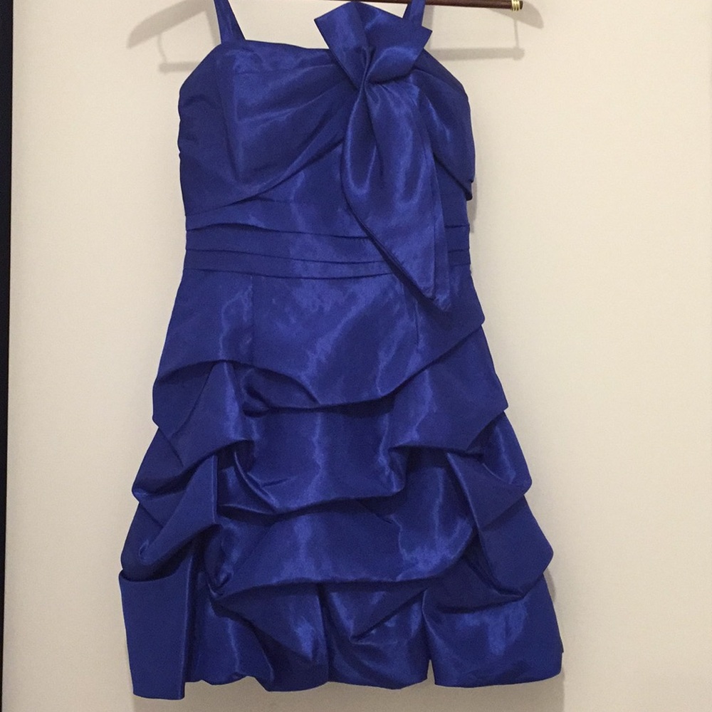 GORGEOUS FORMAL DRESS - Picture 2 of 6